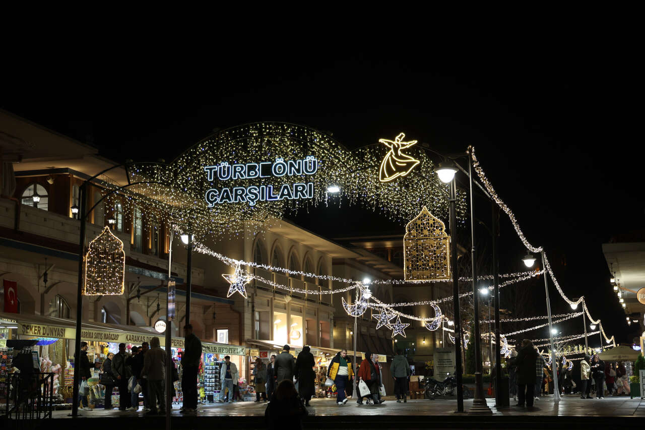 Şeb-i Arus için ışıklandırılan Konya sokaklarında görsel şölen oluştu 2